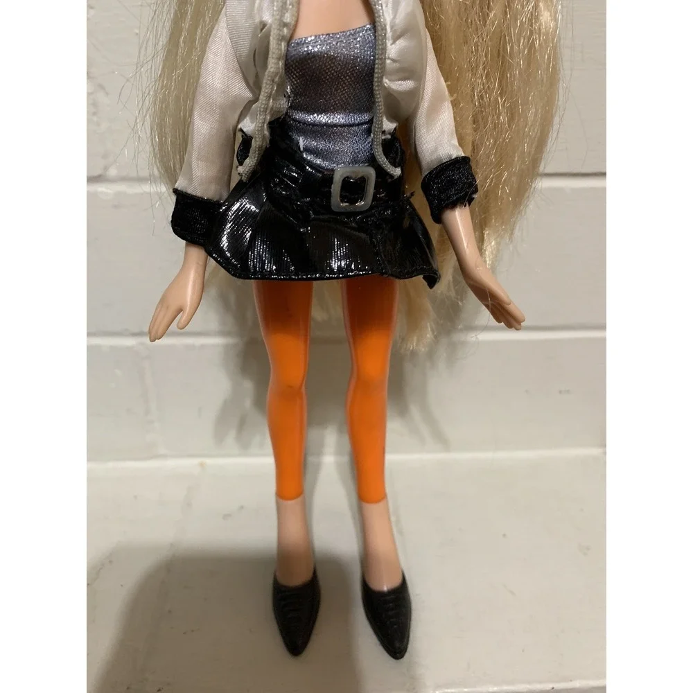 Bratz ICandy Cloe Doll Blue Eyes Blonde Hair Orange Legs ICandy 2005